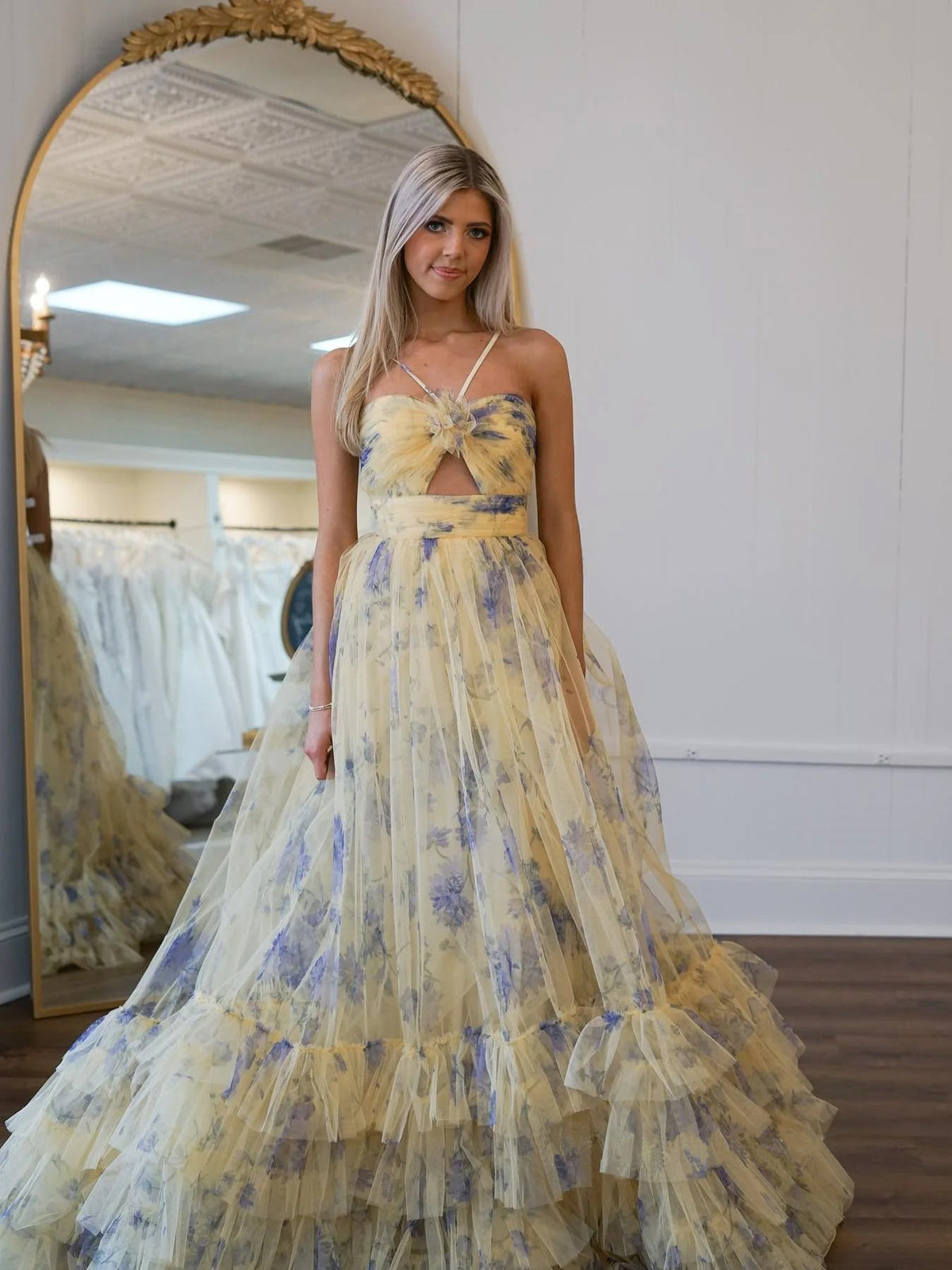 Langes Ballkleid in A-Linie mit Neckholder und Schlüsselloch