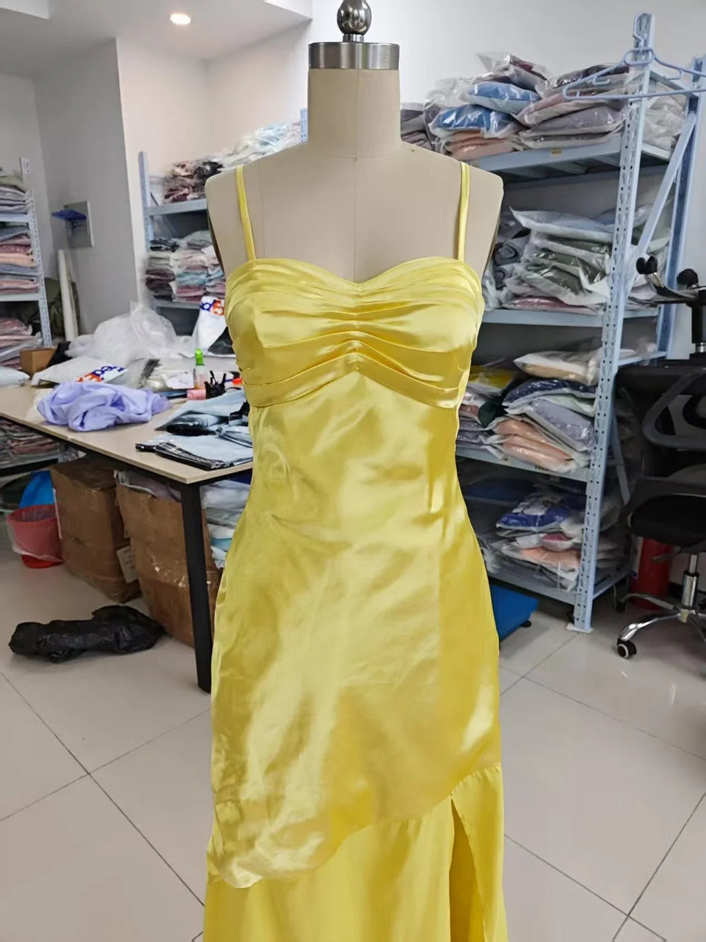 Vestidos de fiesta largos de satén con tirantes finos, línea en A, corsé plisado, para damas de honor, vestido formal con abertura