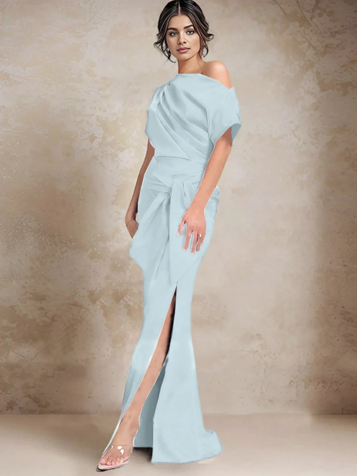 Vestidos de madrina con escote de un solo hombro estilo trompeta/sirena y abertura lateral