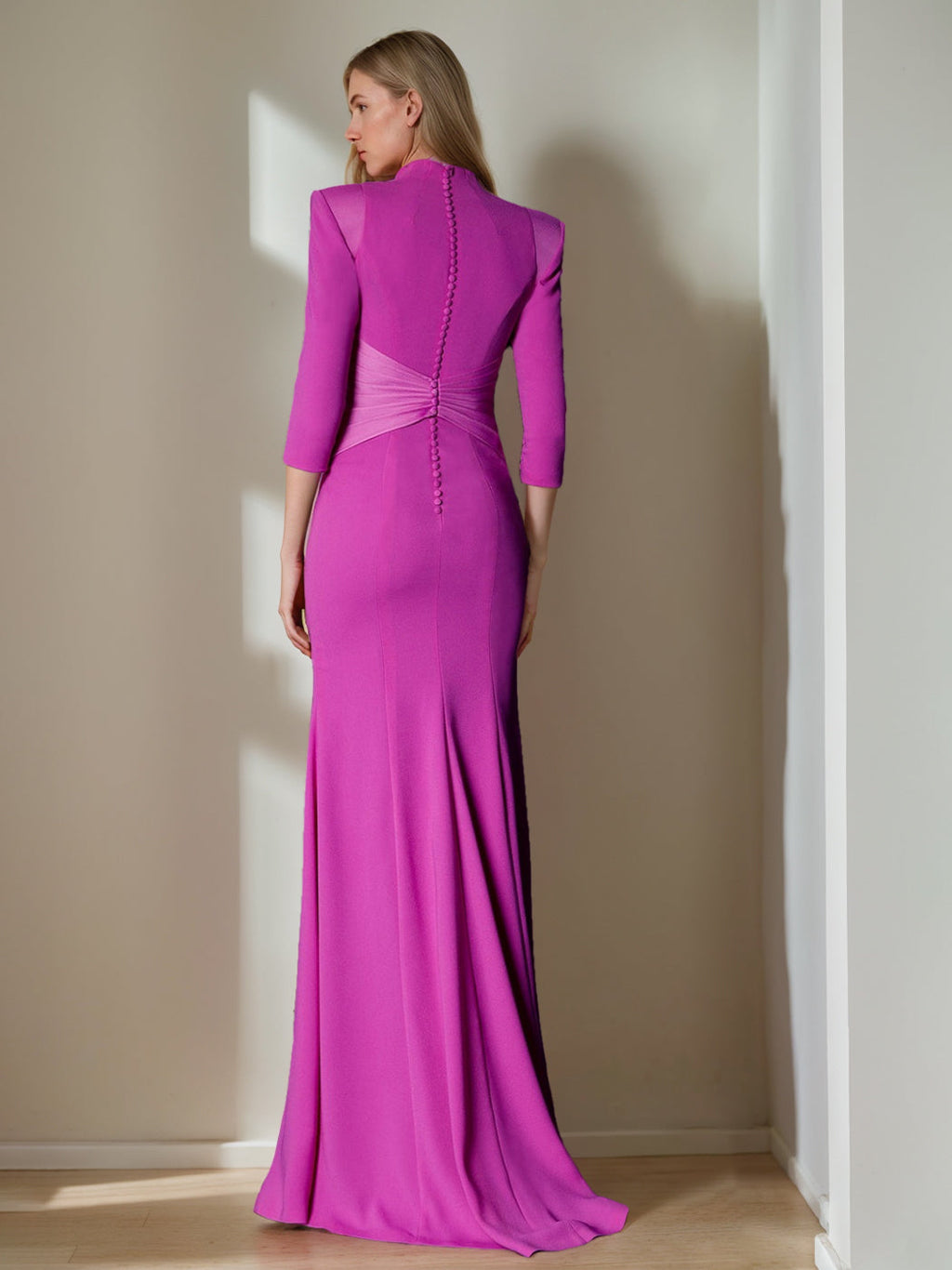 Vestido até ao chão para mãe da noiva com folhos e mangas a três quartos