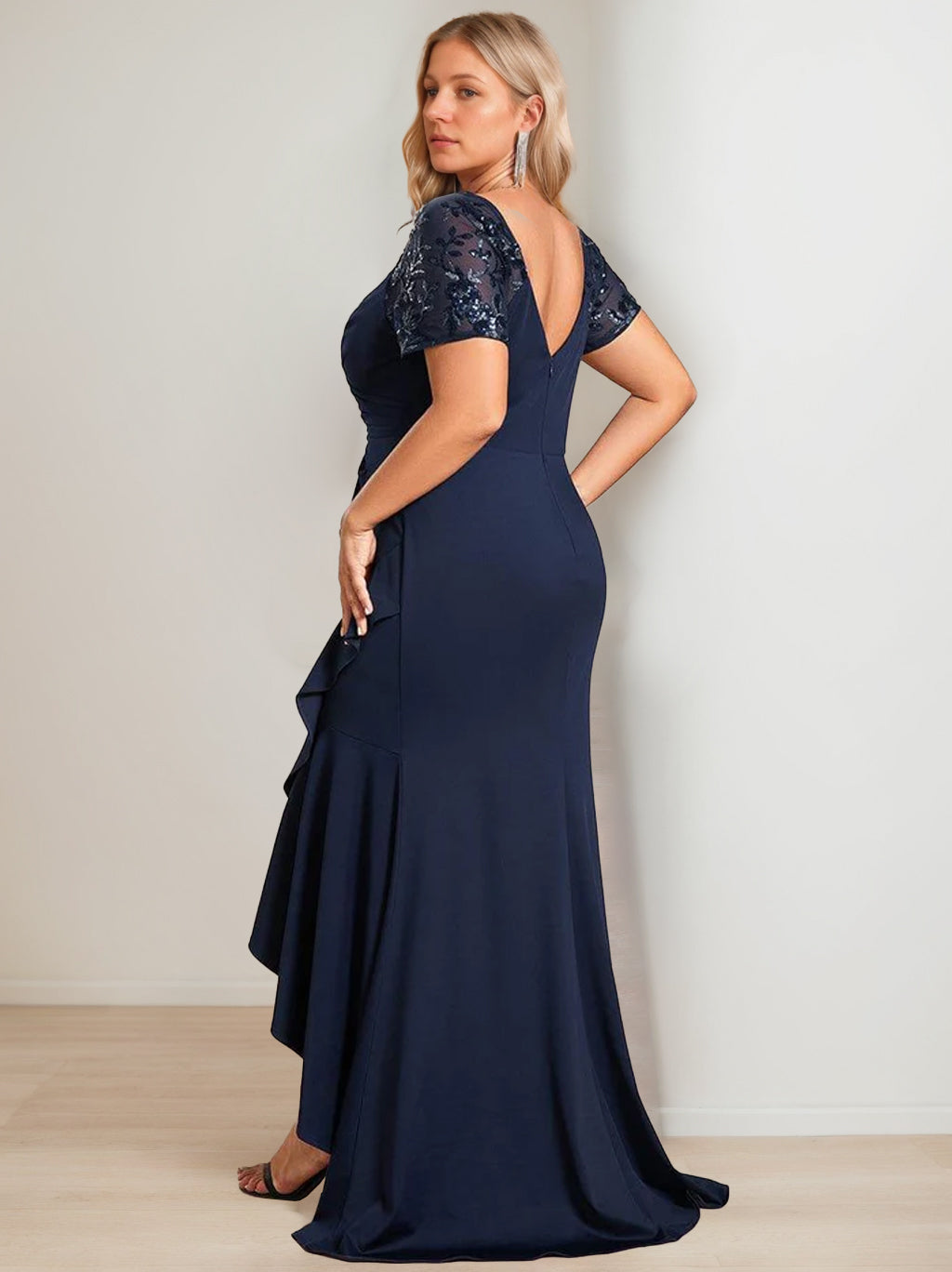 Plus Size Mother Of The Bride Dress Sequined V-Neck Short Sleeve Sheath
