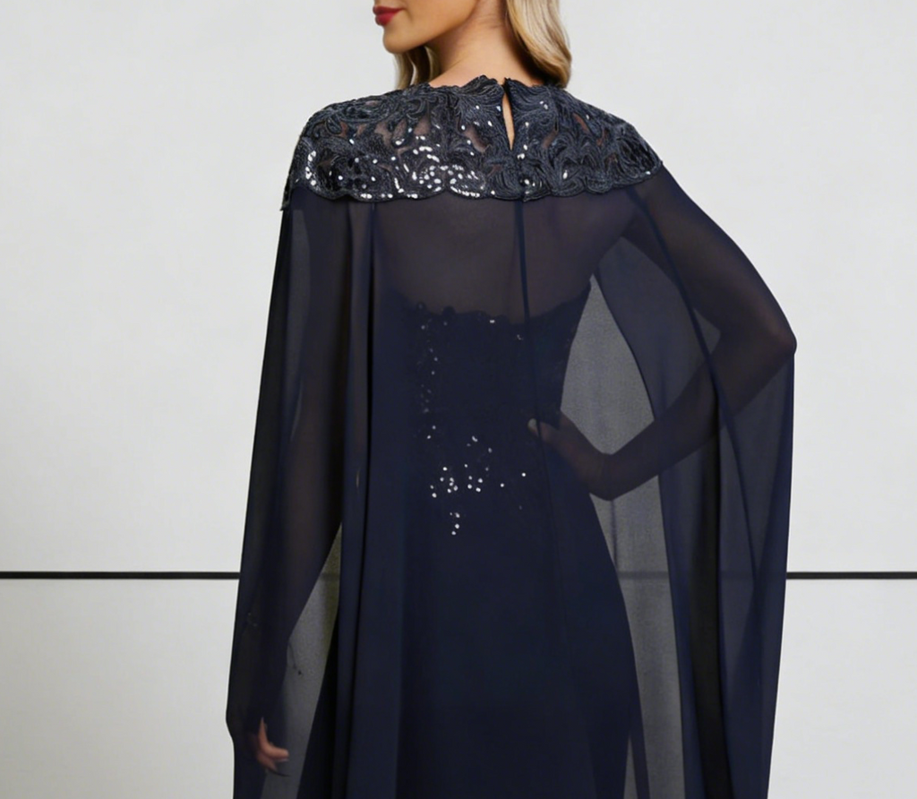 Vestido de Renda de Chiffon Azul Marinho com Lantejoulas, Mangas com Capa e Decote Recortado