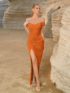 Vestido de noite elegante com lantejoulas e ombros descobertos com risco superior