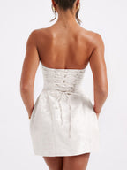 Vestido mini ajustado con tirantes de jacquard y bajo en A 