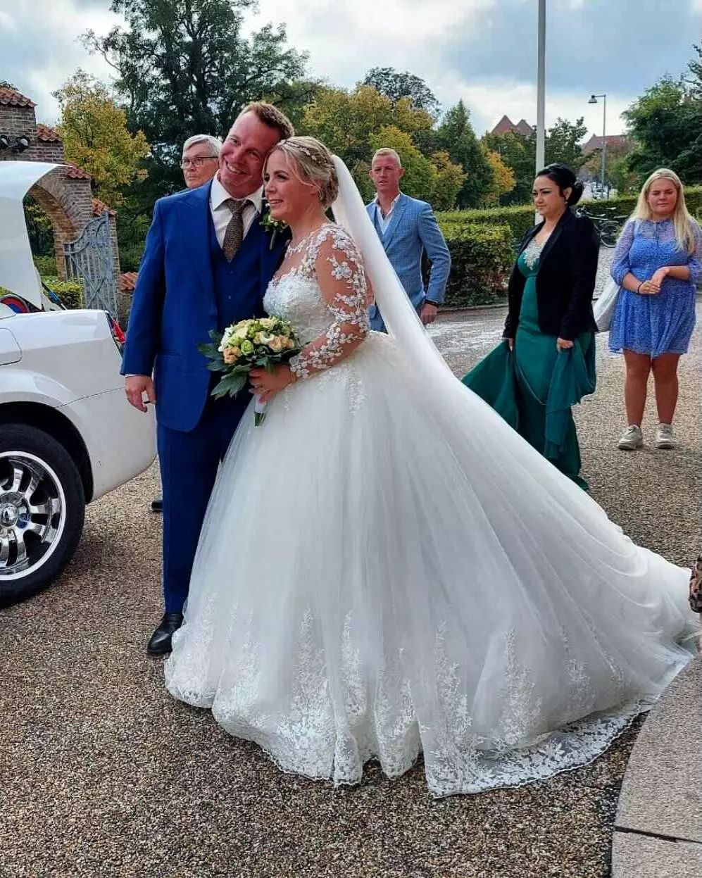 Glamorous Sweetheart Tulle A Line Long Wedding Dress With Sleeves