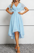 Abito midi azzurro cielo in chiffon con scollo a V e orlo asimmetrico con maniche svolazzanti