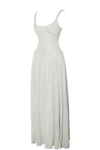 Vestido Maxi Ulissa Verde Claro com Decote Quadrado, Textura Jacquard e Fenda Alta