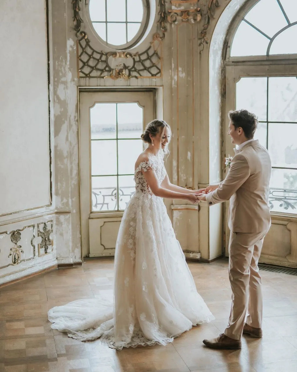 Chic Boho A Line Tulle Long Wedding Dress With Lace Appliques