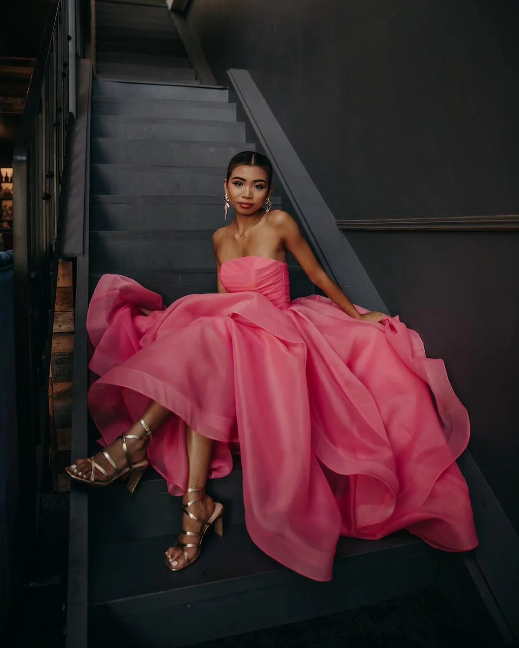 Abito da sera rosa chiaro a linea ad A senza spalline in organza
