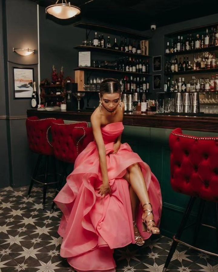 Abito da sera rosa chiaro a linea ad A senza spalline in organza