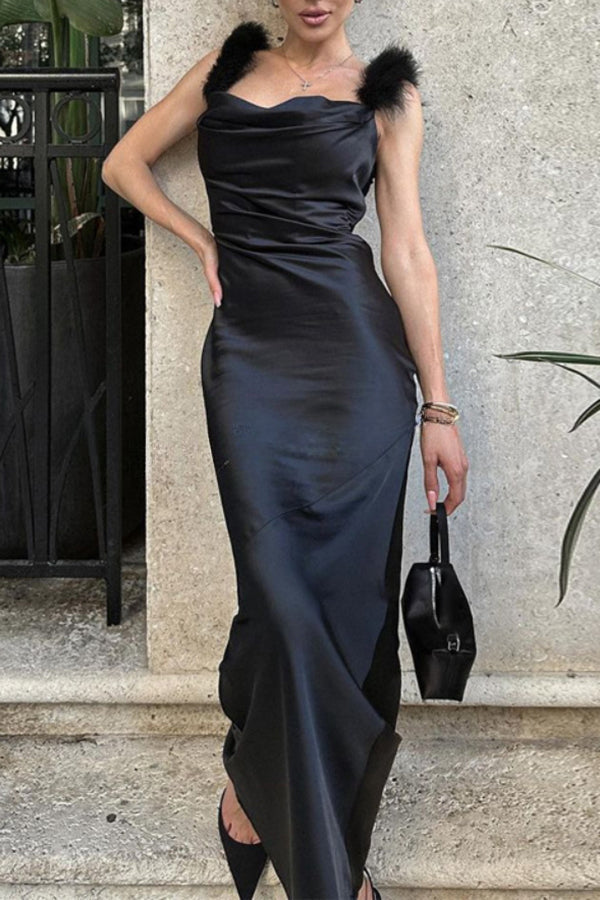 Robe longue monde des filles rêveuses en satin avec bretelles à plumes et encolure drapée