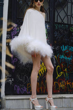 Vestito corto da festa con spalla scoperta e orlo a piume Vegas Living