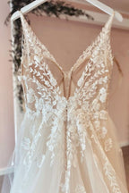 Vintage A Line Backless Wedding Dress With Spaghetti Straps Lace Appliques Tulle
