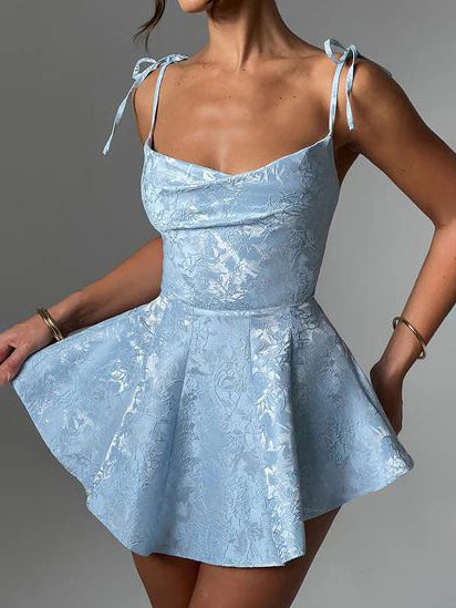 Robe Mini à Ourlet A Amincissante à Bretelles en Texture Jacquard
