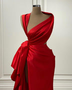 Vestido de fiesta de satén drapeado de sirena roja hasta el suelo con abertura 