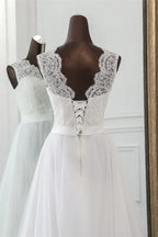 Classic Tulle A Line Jewel Wedding Dress with Appliques Lace