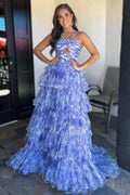 Vestido longo de baile com alças, decote em gota, folhos e camadas estampado