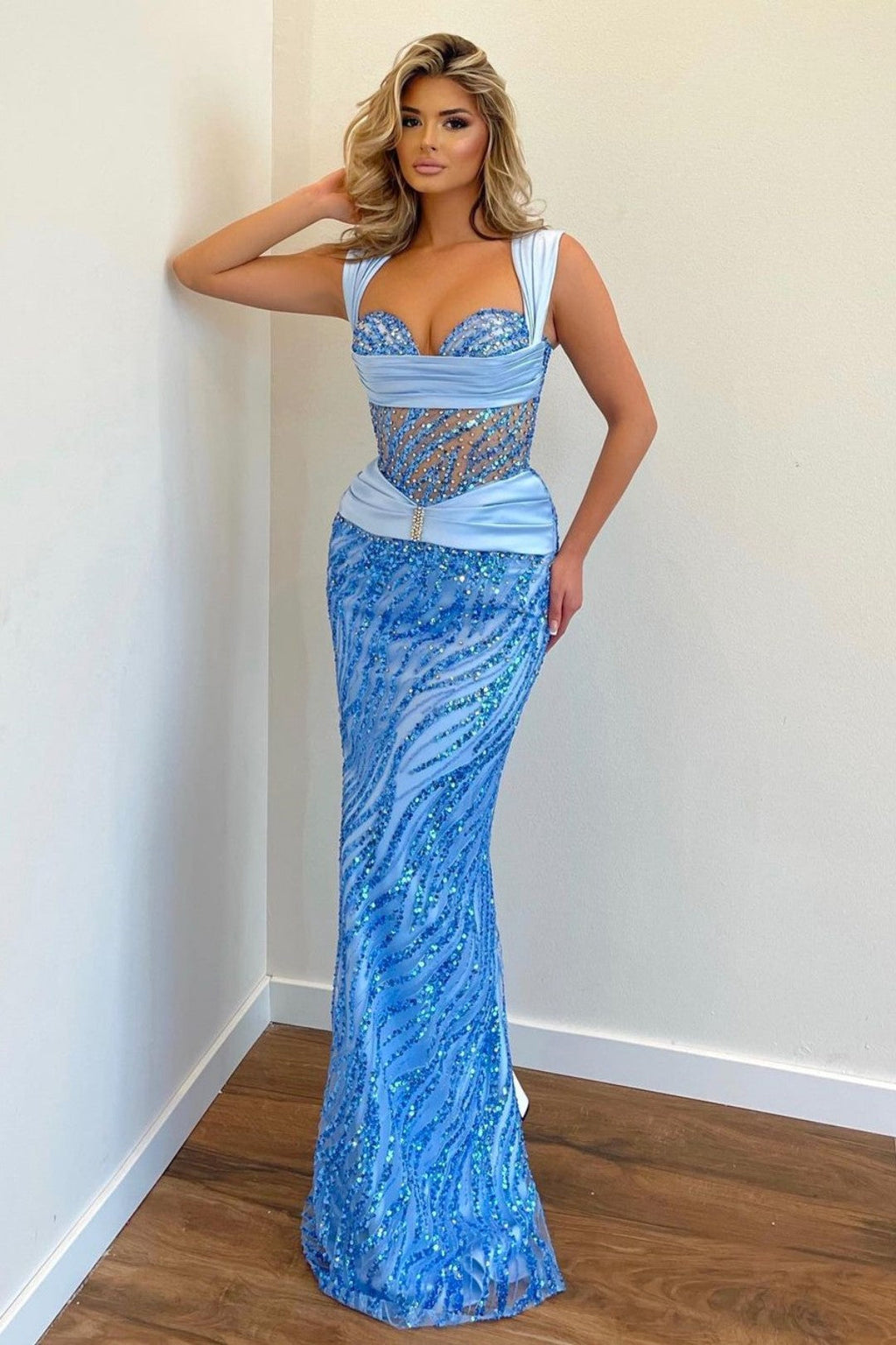 Éblouissante robe de bal longue sirène en tulle à bretelles pailletées formelle