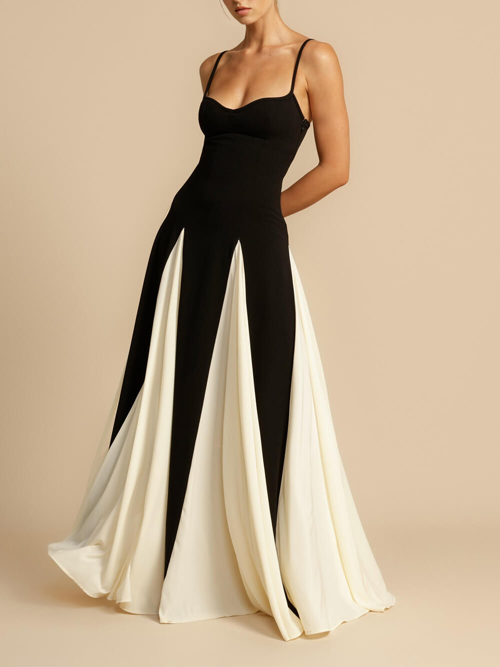 Abito Maxi Sottoveste in Tulle con Pannelli a Linea A Elegante