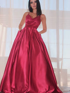 Langes rückenfreies A-Linien-Ballkleid aus Satin mit Spaghettiträgern und Taschen