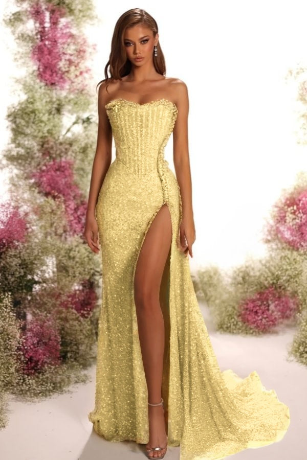 Vestido de baile sem alças sem mangas com lantejoulas plissadas e corte comprido