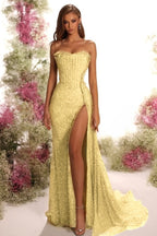 Vestido de baile sem alças sem mangas com lantejoulas plissadas e corte comprido
