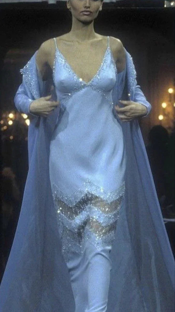 Vestido de fiesta elegante de satén azul con lentejuelas y tirantes finos, modelo Y8257