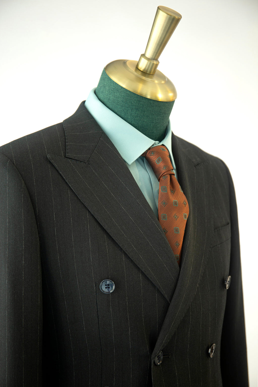 Abito in Lana a Doppio Petto con Righe di Gesso Grigio Carbone per Sposo Formale e Business