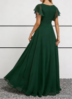 Abito lungo smeraldo in chiffon con scollo a V, maniche svolazzanti e corpetto arricciato