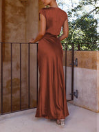 Robe de soirée unie en satin avec encolure en V et traîne en éventail pour le printemps/été