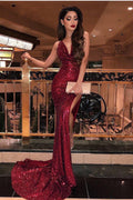 Robe longue de bal sirène bordeaux à fines bretelles fendues et paillettes
