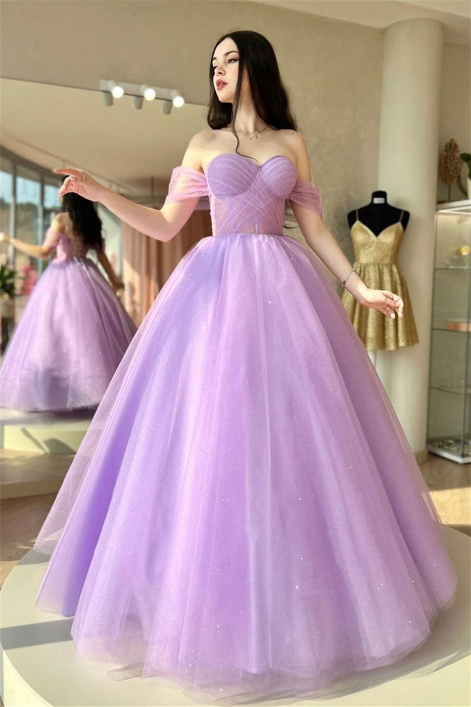 Lilafarbenes, schulterfreies, langes Ballkleid aus Tüll mit Schnürung
