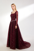 Luxuriöses Abendkleid in Salbeigrün mit Perlenbesatz und langen Ärmeln LA72805B