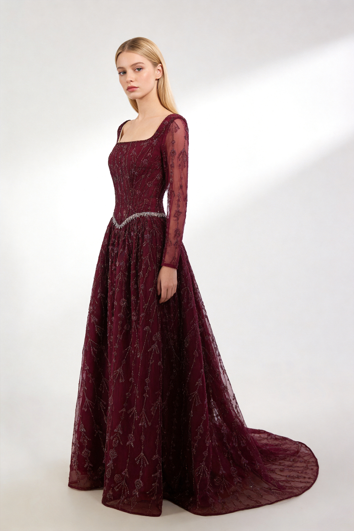 Luxuriöses Abendkleid in Salbeigrün mit Perlenbesatz und langen Ärmeln LA72805B