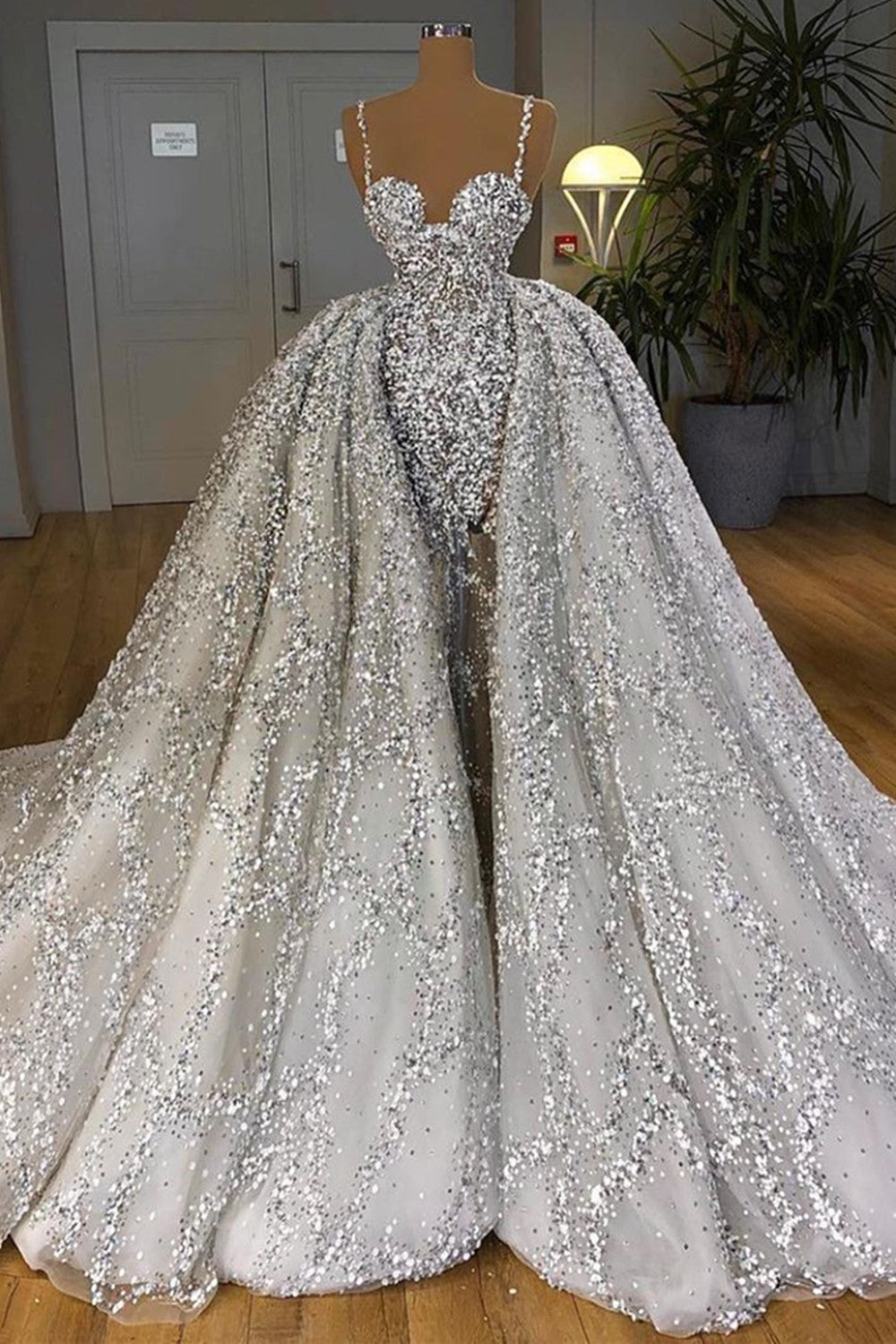 Gorgeous Sequins Mermaid Sweetheart Wedding Dress With Ruffles Train