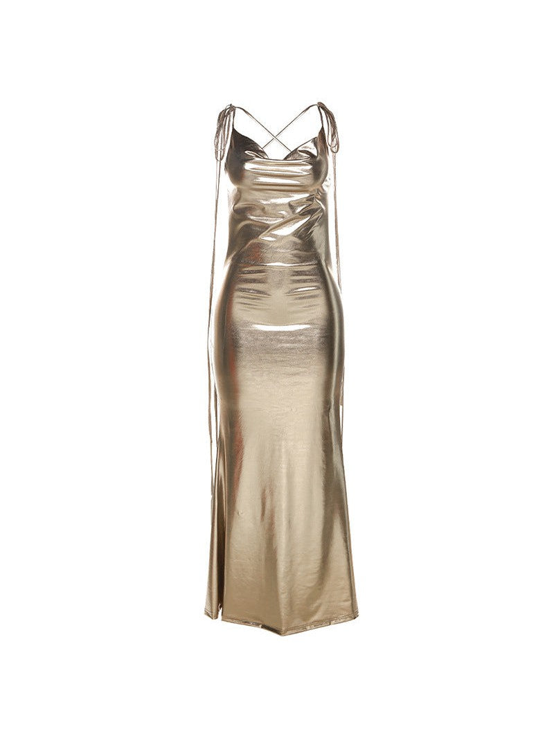 Vestido de Noite Decotado e Sem Costas com Revestimento Metálico