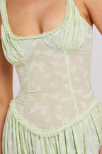 Vestido Maxi Ulissa Verde Claro com Decote Quadrado, Textura Jacquard e Fenda Alta