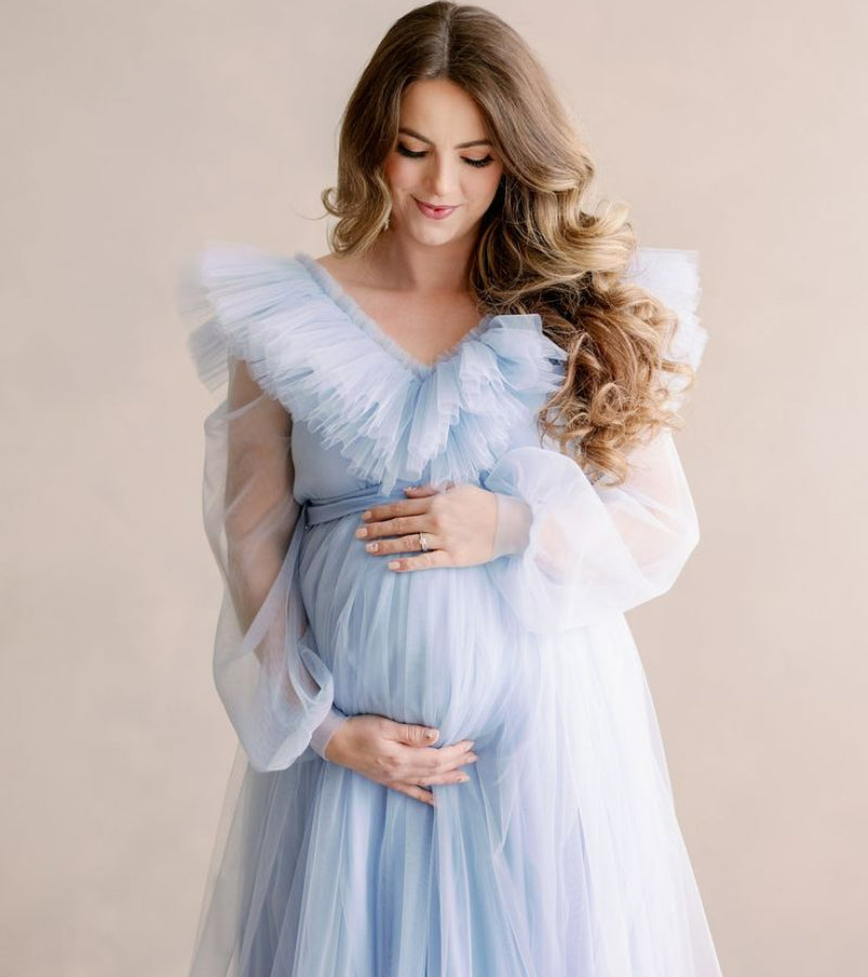 Robe bleu clair en tulle pour la future maman