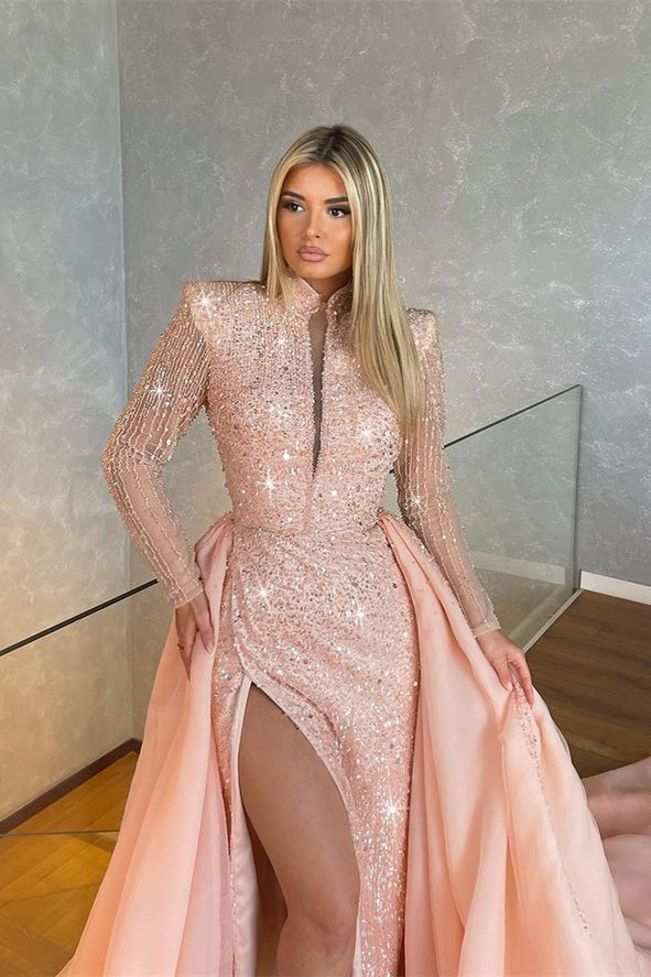 Langärmliges Meerjungfrau-Abschlussballkleid mit hohem Halsausschnitt und Pailletten und Schlitz
