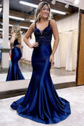 Vestido longo de cetim para baile com decote profundo em V e apliques, estilo sereia