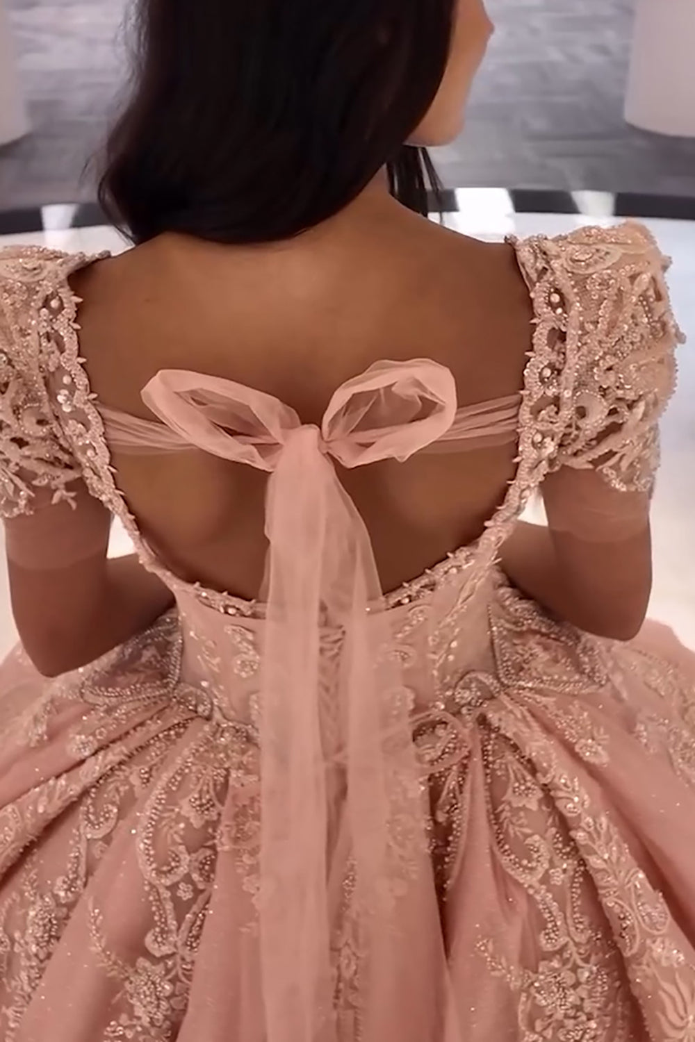 Robe de bal à manches bouffantes et encolure carrée avec appliqué pour Quinceañera, traîne incluse