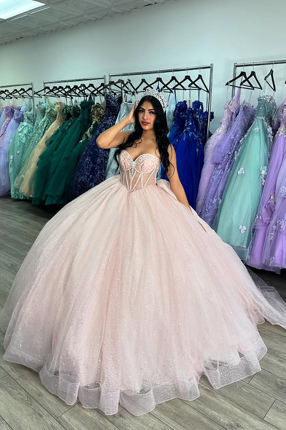 Abito da Quinceañera in Tulle Rosa Scintillante con Corsetto a Cuore e Perline