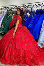 Abito da ballo rosso scintillante con spalle scoperte e applicazioni per Quinceañera