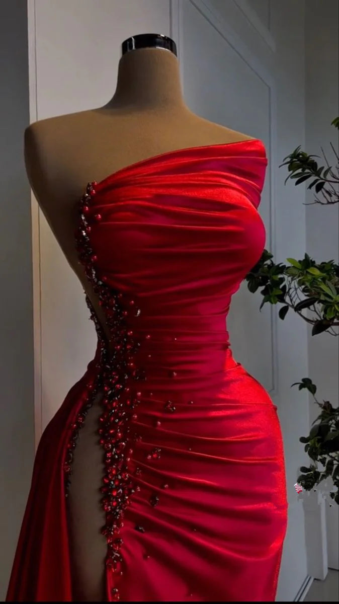 Red Pearl Strapless Prom Dress Slit Sleeveless Beading Custom Colors And Sizes