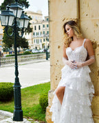 Weißes, schulterfreies Ballkleid im Prinzessinnen-Stil in A-Linie mit Korsett und Spitzenrüschen