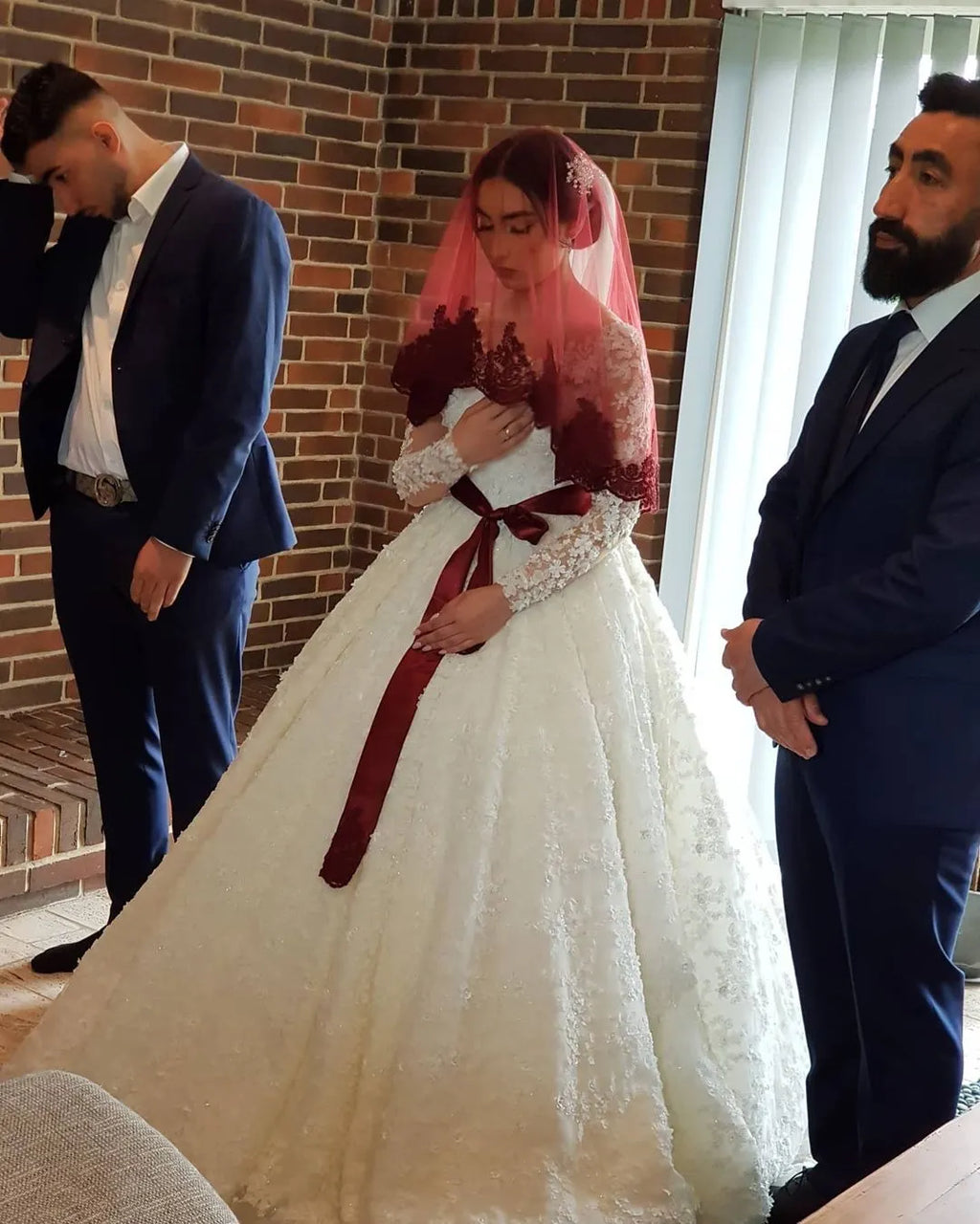 Glamorous Long Sleeve Lace Princess Wedding Dress For Brides