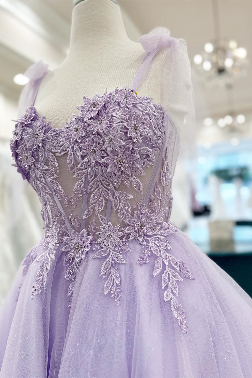 Vestido Curto de Regresso a Casa com Aplicações Florais, Decote Coração e Saia em Linha A