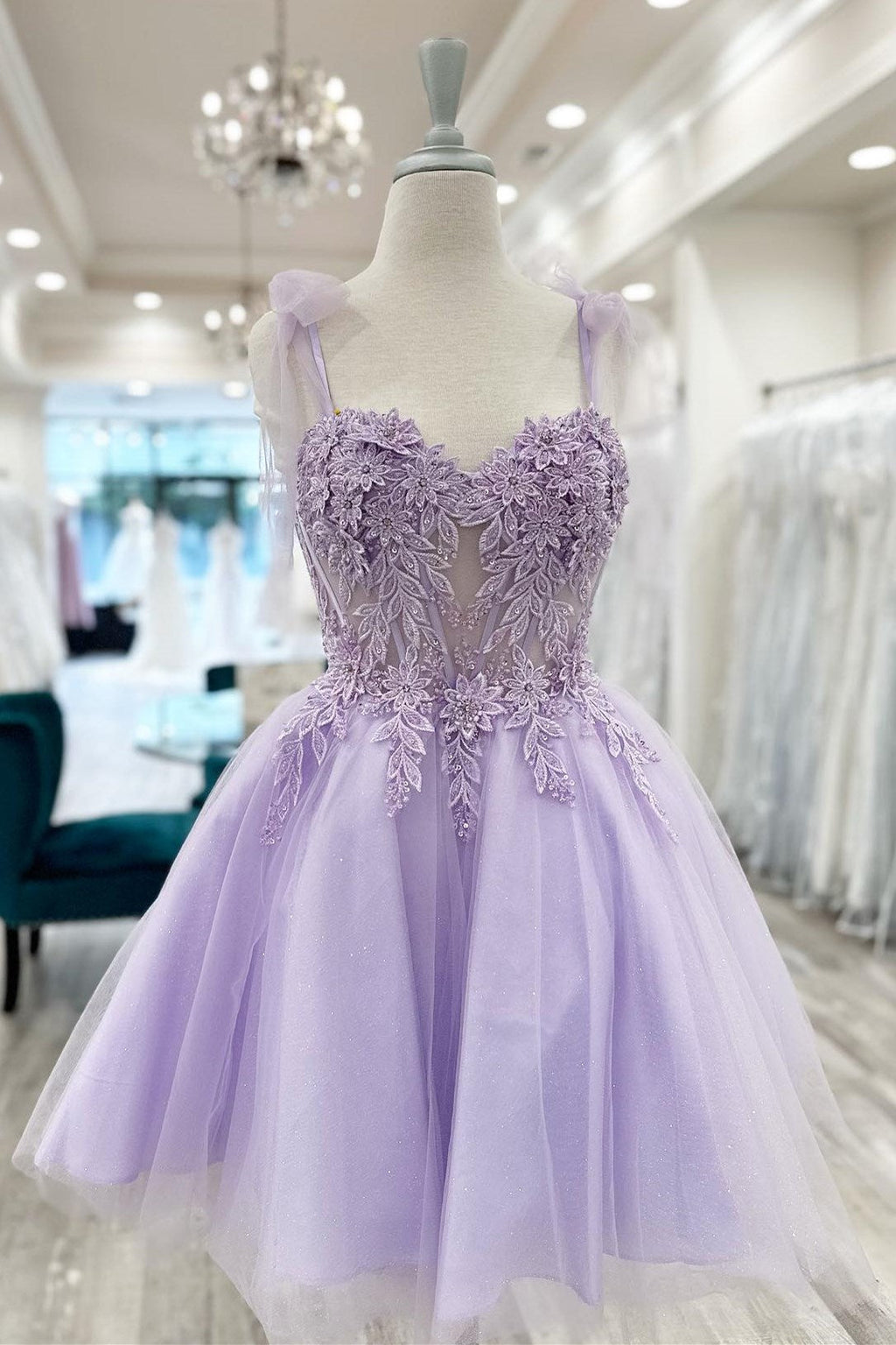 Vestido Curto de Regresso a Casa com Aplicações Florais, Decote Coração e Saia em Linha A