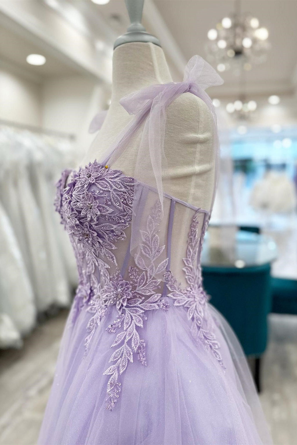 Vestido Curto de Regresso a Casa com Aplicações Florais, Decote Coração e Saia em Linha A