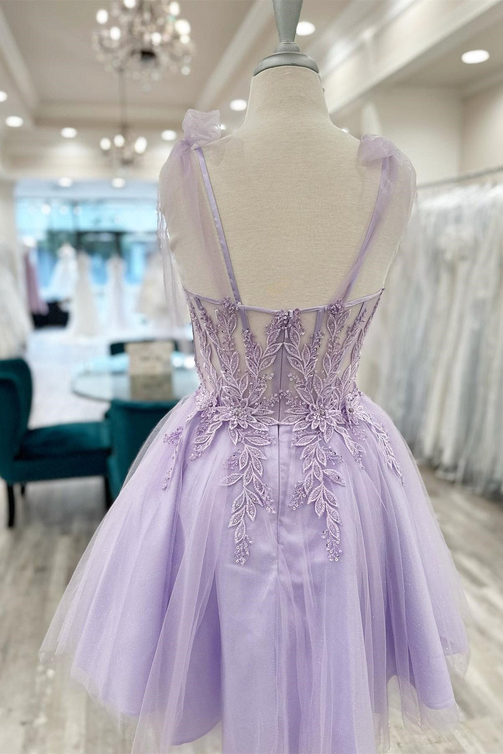 Vestido Curto de Regresso a Casa com Aplicações Florais, Decote Coração e Saia em Linha A